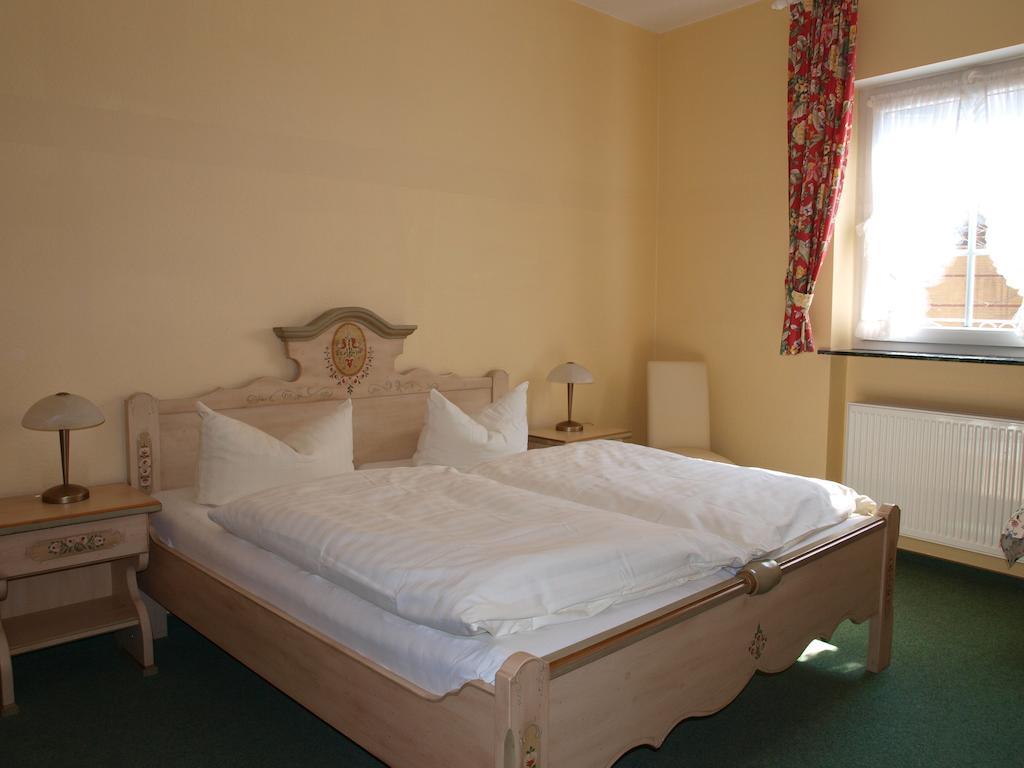 Hotel Gasthof Schuster Und Gaestehaus Ruedesheim am Rhein Room photo